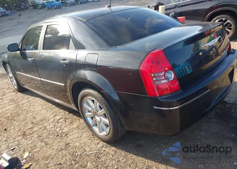 2008 Chrysler 300 Touring z USA, uszkodzony, nr VIN 2C3LA53G68H135883